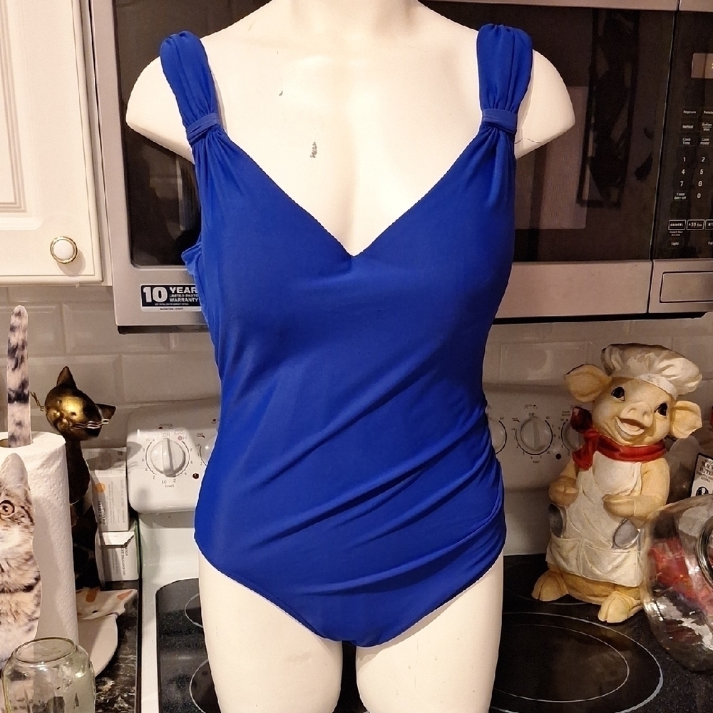 q Miraclesuit Vibrant Blue Swimwear Size 16